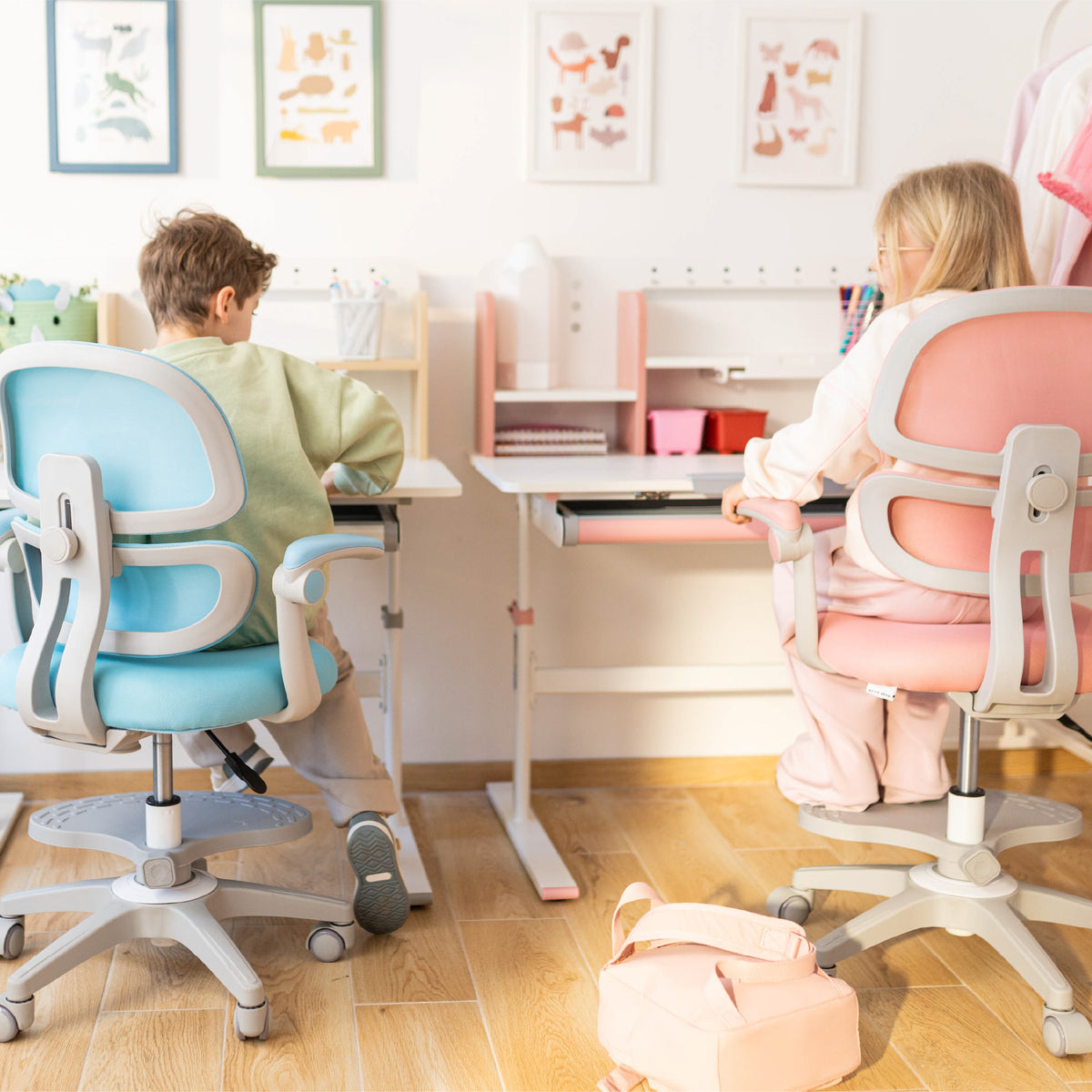 Ergonomischer Kinderstuhl Mark Adler Junior 4.4 Pink